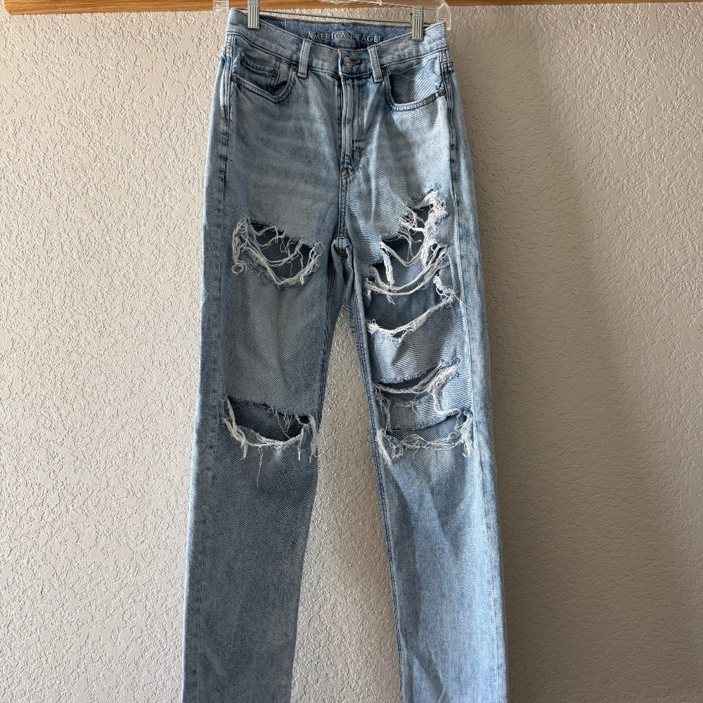 American Eagle Distressed Straight Leg Jean